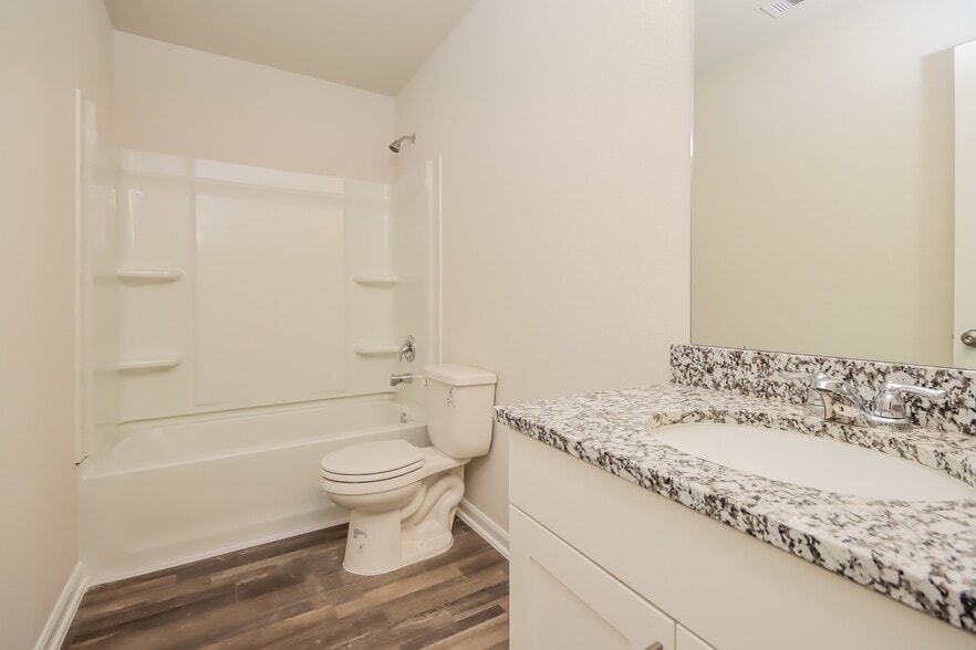 Building Photo - 303 Big Oak