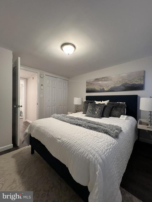 Building Photo - 324 S Castle St