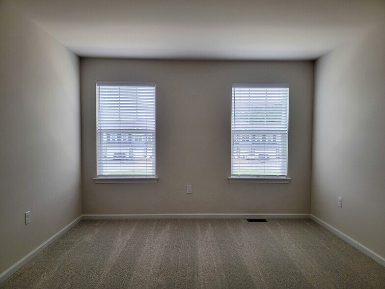 Building Photo - 93 Beech Tree Ct