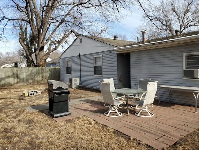 Building Photo - Immaculate 3BR home near parks and trails, eateries and quick highway access