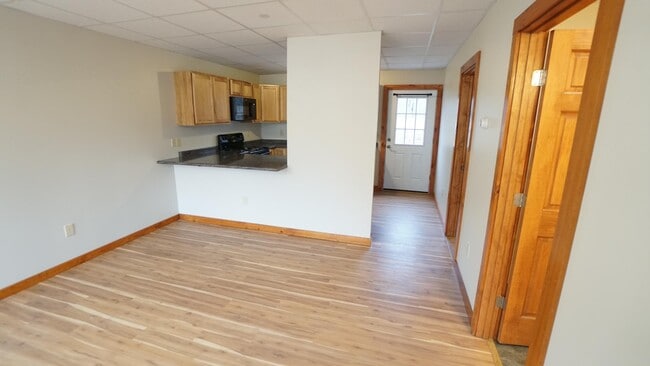 Building Photo - 19 Willys Wy