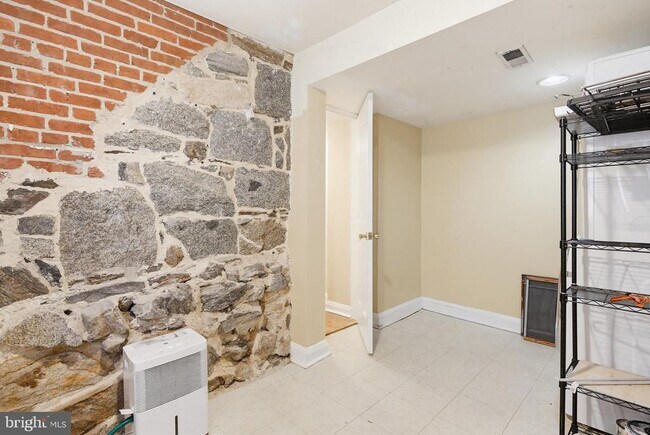 Building Photo - 947 Oella Ave