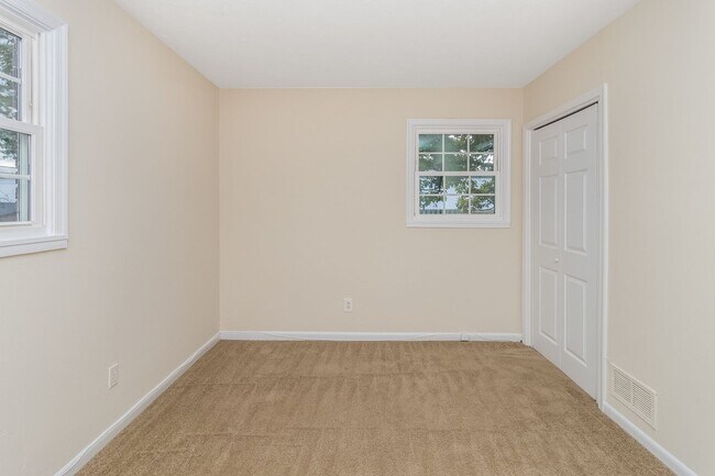 Building Photo - CITY OF FREDERICKSBURG 3 BEDROOM HOME FOR RENT