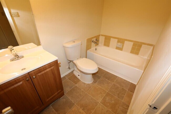 Building Photo - 17514 Autumn Trails Ln