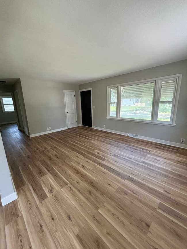 Building Photo - 3 bedroom, 1 bath house for rent right by Kittrell Elementary School!