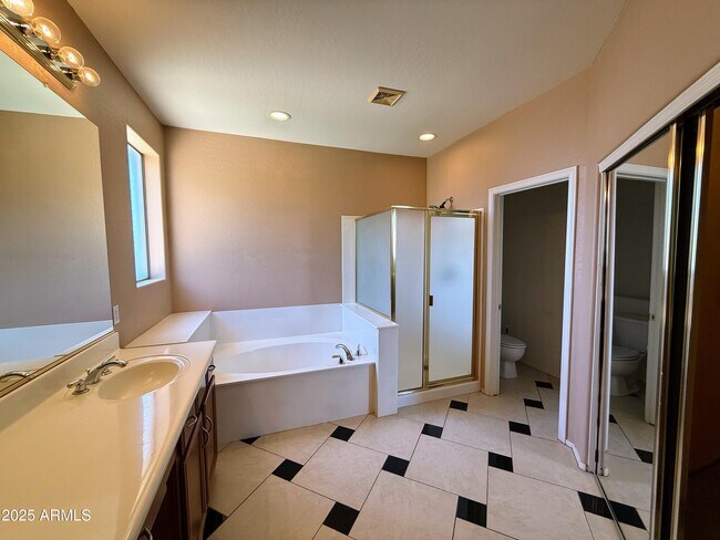 Building Photo - 6687 S Wilson Dr