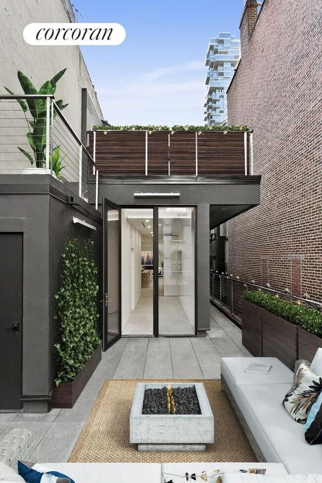 Building Photo - 35 Walker St
