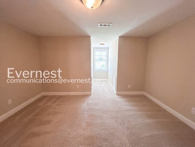 Building Photo - Spacious 3 Bed, 2.5 Bath Town Home with Garage and Patio | Pet Friendly | Available Now!