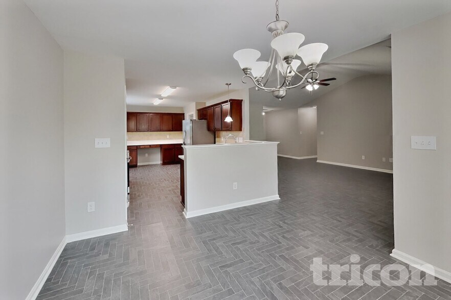 Building Photo - 295 New Castle Ln