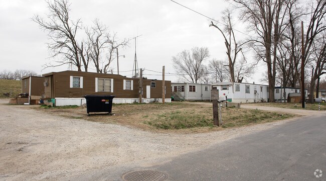 Building Photo - Walker's Trailer Court