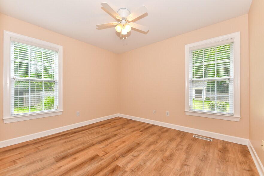 Building Photo - 7700 Foxdale Dr
