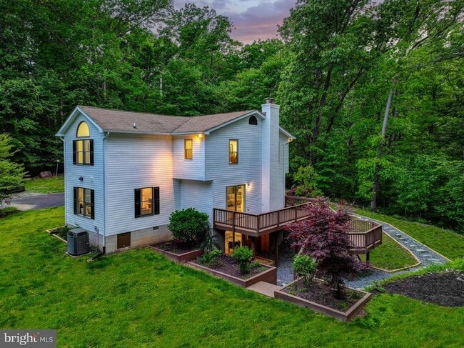 Building Photo - 1225 E Piney Hill Rd
