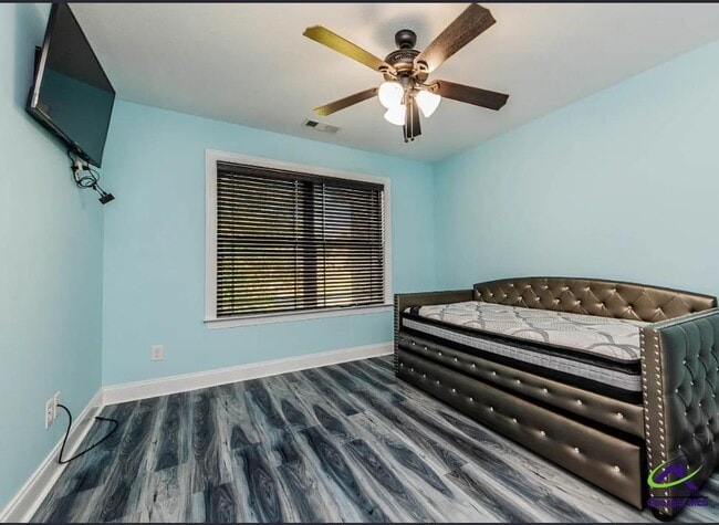 Building Photo - 111 S Carmenville Dr