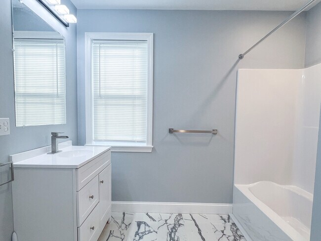 Building Photo - 194 Commercial St