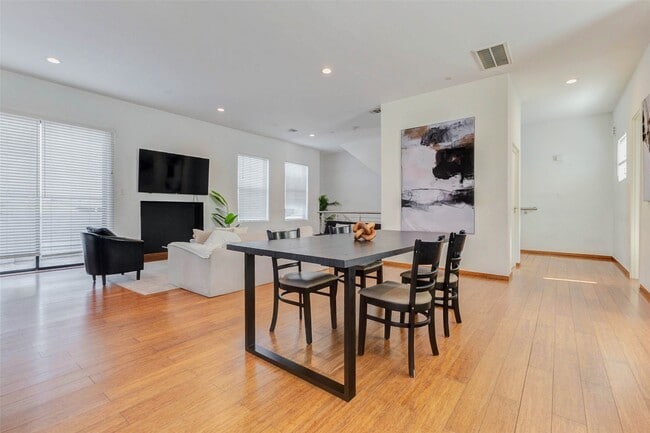 Building Photo - 4115 Chartres St