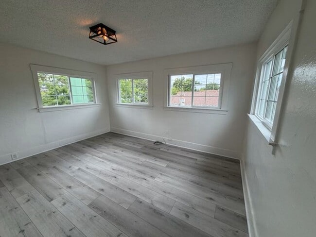 Building Photo - Updated Home Near UCD Med Center Available Now!