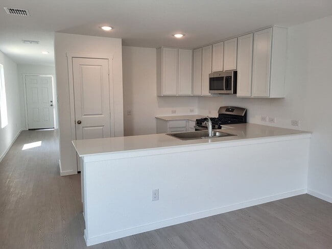 Building Photo - Ready for Move-In