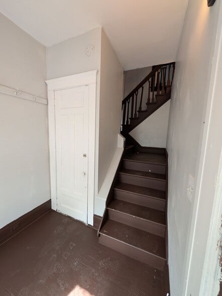 Building Photo - 1097 Dewey Ave