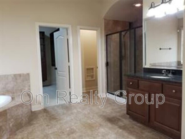 Building Photo - 5402 Valley Country Ln