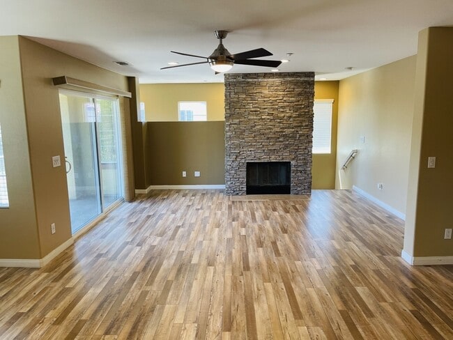 Building Photo - Single Family Residence