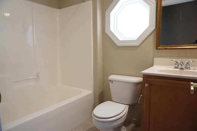 Building Photo - 1020 Ringlet Ct