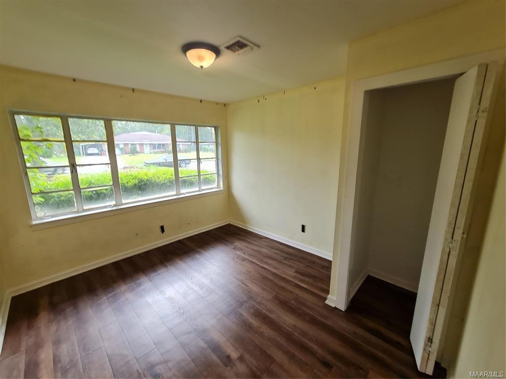 Building Photo - 1220 Lynwood Dr