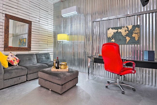 Building Photo - 3704 San Bernardo Ave