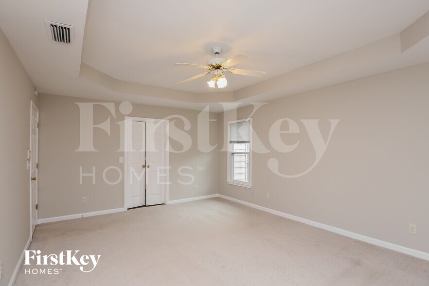 Building Photo - 3215 Maple Terrace Dr