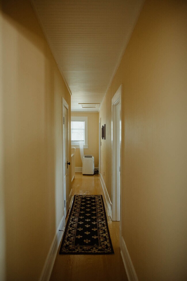 Building Photo - 108 W 6th St