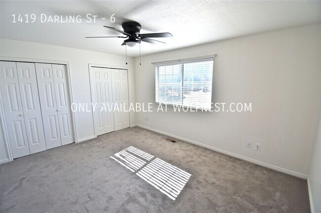 Building Photo - Stunning 3 Bed Ogden Townhome! No Deposit ...