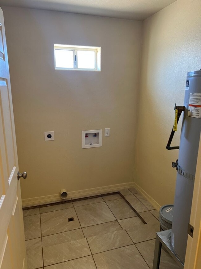 Building Photo - Two Bedroom San Luis Home with Fenced Back Yard