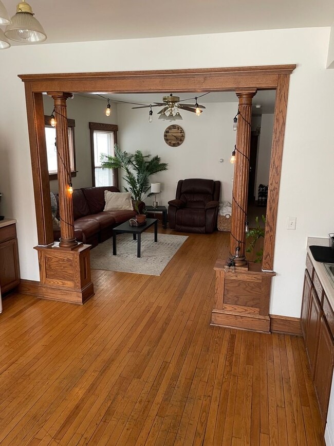 Building Photo - 639E