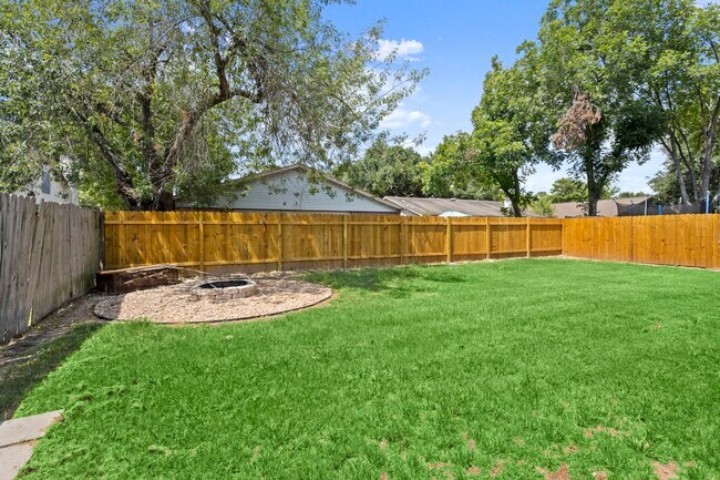 Building Photo - 22722 Braken Carter Ln