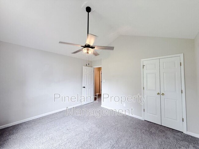 Building Photo - 102 Louise Dr