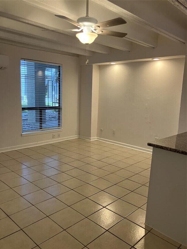 Building Photo - 5914 Lago Vista Way