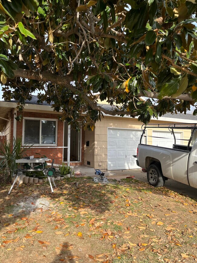 Building Photo - 10107 Satow Dr