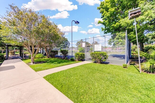 Building Photo - 7965 Kendalia Dr