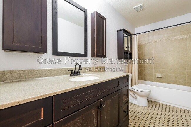 Building Photo - 1144 E 12th Ct