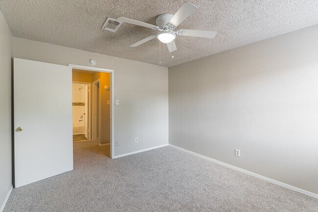 Building Photo - 5731 Easthampton Dr