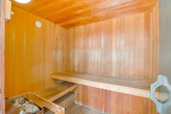 Building Photo - 2658-72 Broadway-SI ID1307919P