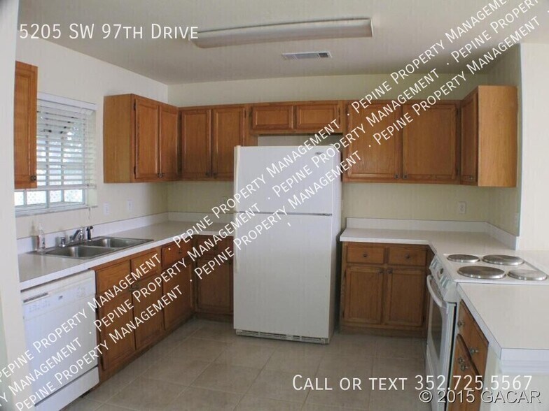 Building Photo - 5205 SW 97th Dr
