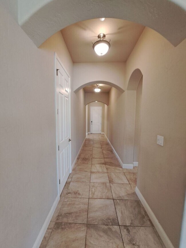 Building Photo - Beautiful 4 Bedroom Home In Clovis!