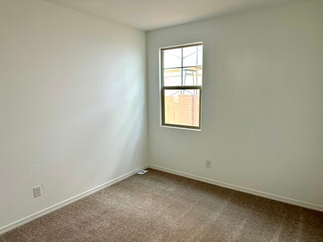 Building Photo - Fantastic 10 month new Taylor Morrison hom...