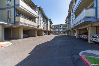 Building Photo - 2 Bedroom, 2 Bath Condo in Sun Rise Community