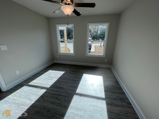 Building Photo - 250 Holly St