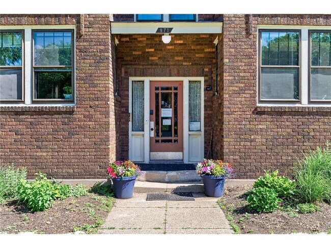 Building Photo - 971 Goodrich Ave