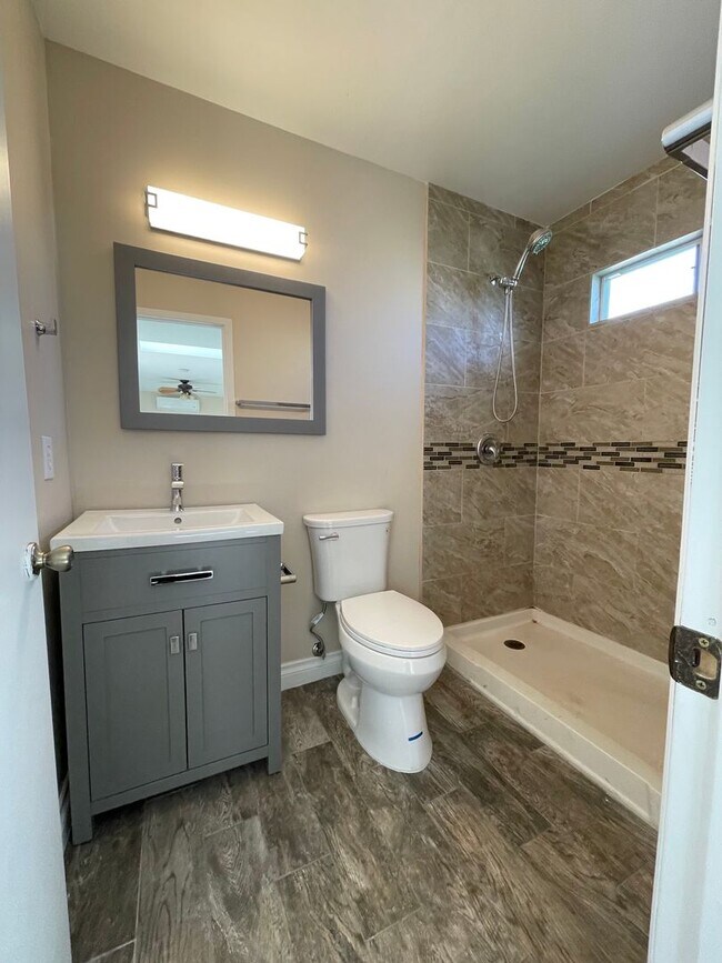 Building Photo - 243 Oxford St