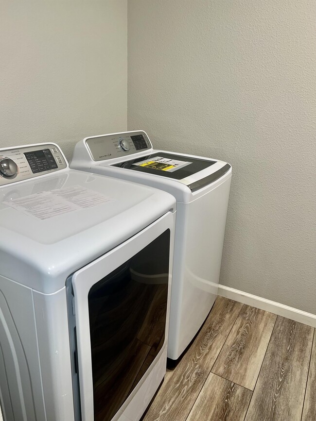 Building Photo - 233 Karen Ave