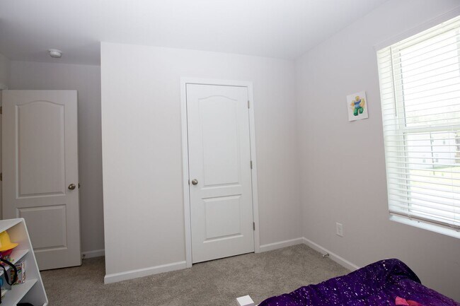 Building Photo - Coming up soon!!!!Centric beautiful proper...
