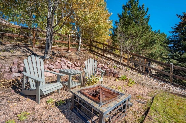 Building Photo - D20 5bdrm Home on Quiet Street in North Co...